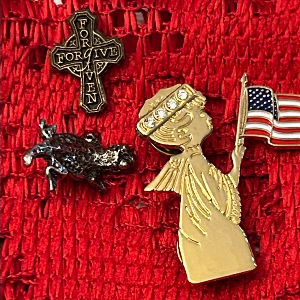 Angel with American Flag Pin Set